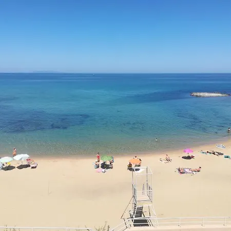 Apartment Grazioso Attico Vicino E Al Centro